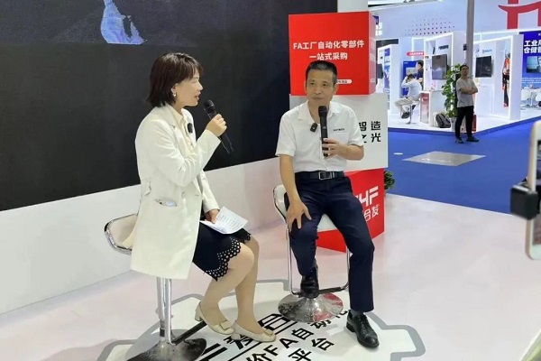 現(xiàn)場(chǎng)直播，暢談發(fā)展